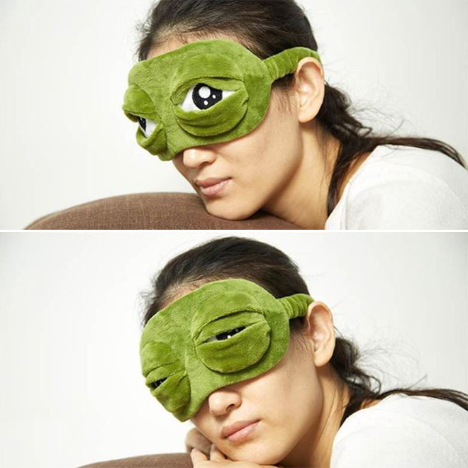 3D frog eyes sleep mask.