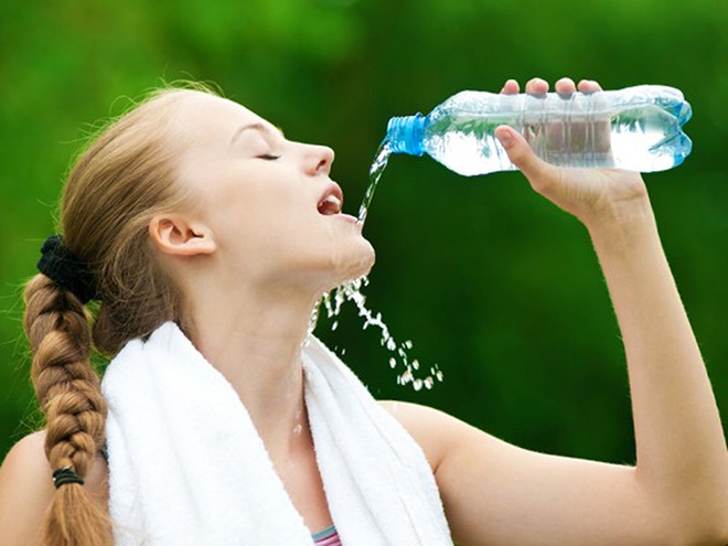 Who would have thought that women are struggling daily to properly drink water?