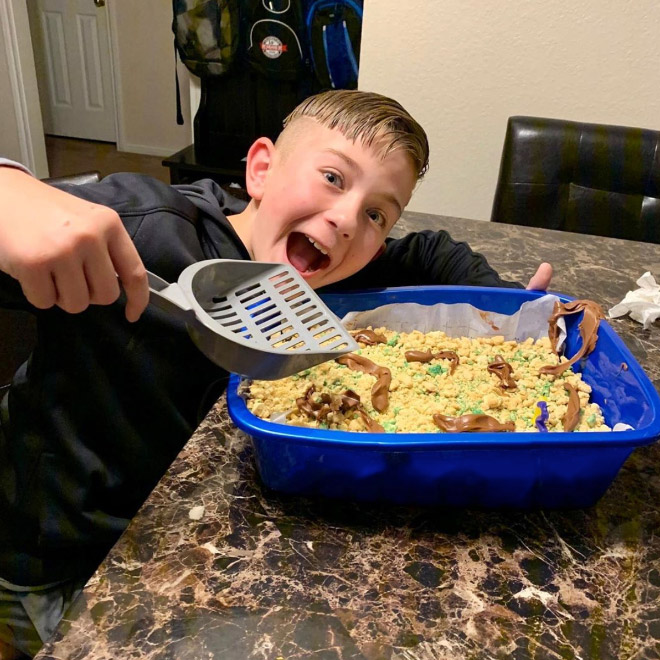 Kitty litter cake.