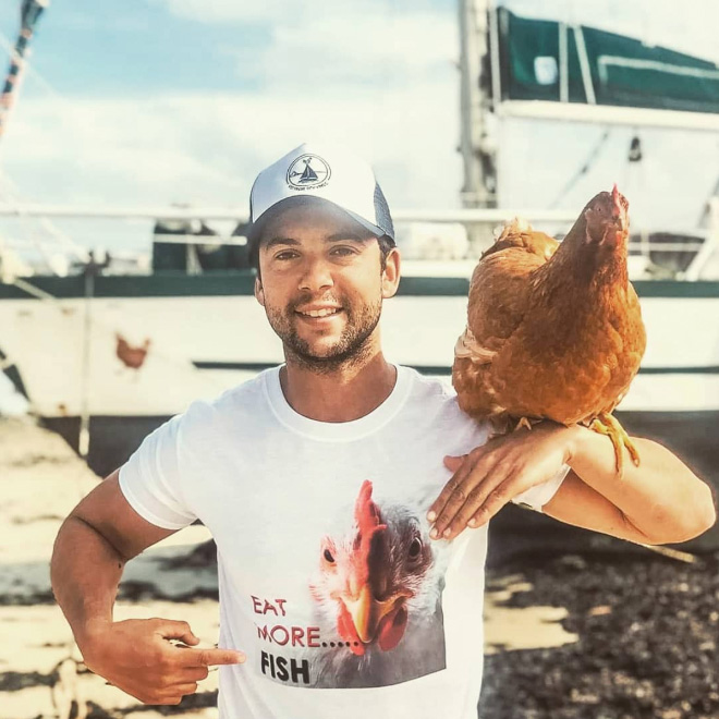 This guy sails around the world with his pet chicken.