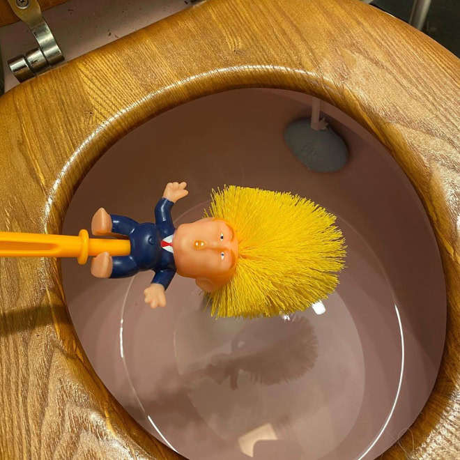 Trump toilet brush.